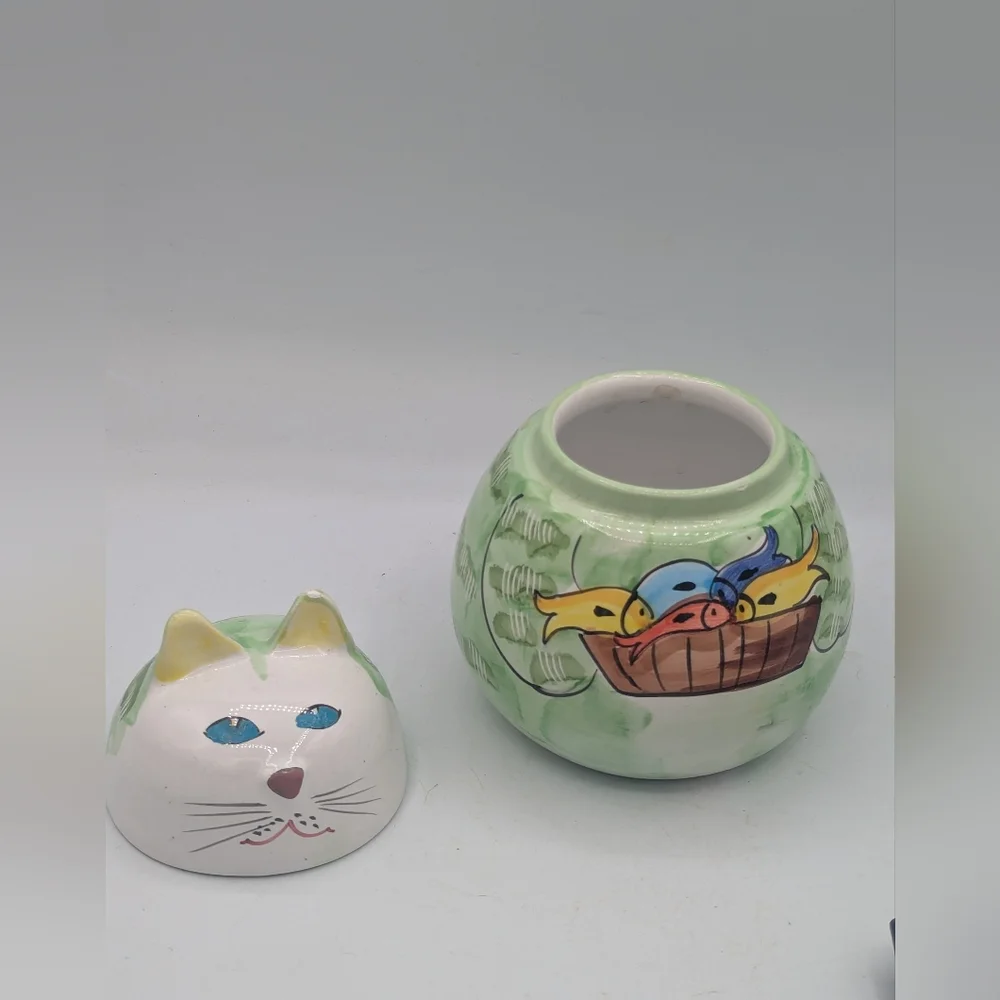 Vintage Pier 1 Imports roly poly Cat w/fish ceramic jar hand painted Italy